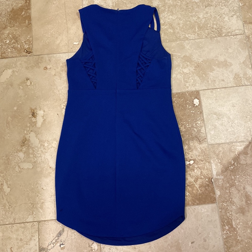 Alt. B DRESS - Picture 3 of 5